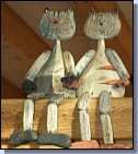 des dr�les de chat en bois