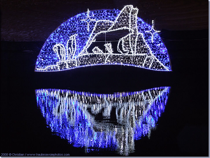 illumination et son reflet dans le canal du Thiou