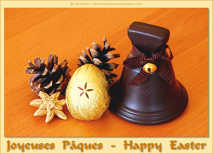 Joyeuses Pâques sur fond bois