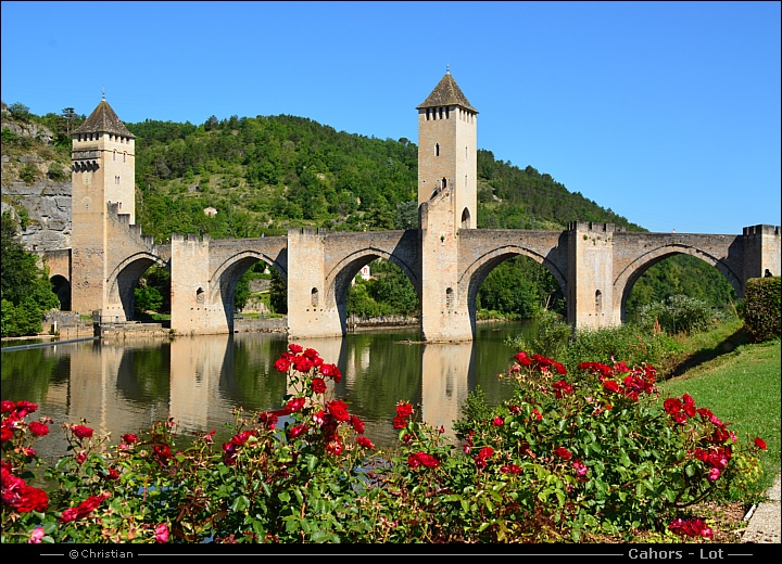 Cahors Et Son C l bre Pont Valentr Sur Le Lot En France