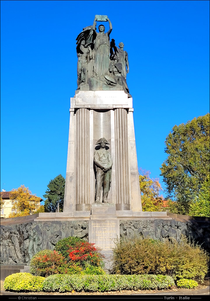 Turin en Italie - Monumento nazionale al Carabiniere Torino Italia