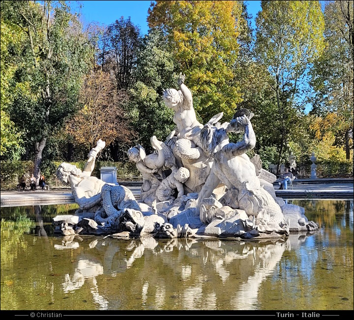 Fontaine des Tritons à Turin en Italie - Torino Italia